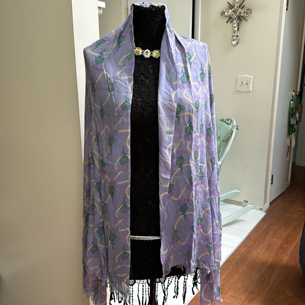 ☘️2/$10☘️Scarf like new 100% Viscose , soft 27” wide by 72” approximately